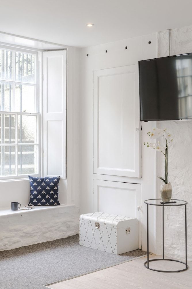 4 Berkeley Sq - YourApartment Deluxe Apartment 4