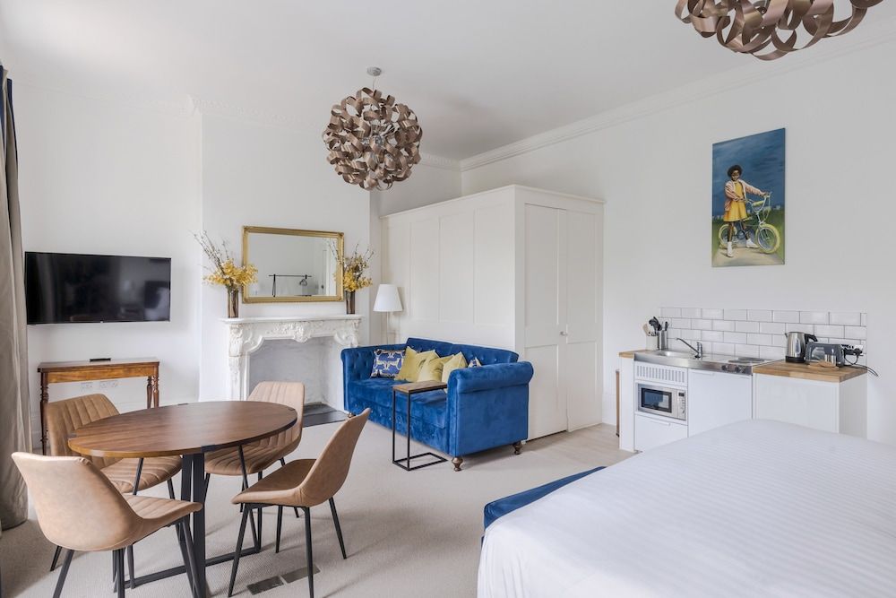 4 Berkeley Sq - YourApartment Superior Apartment 3