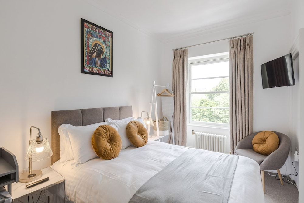 undefined 4 Berkeley Sq - YourApartment 5