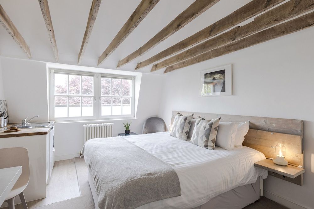 4 Berkeley Sq - YourApartment Senior Apartment