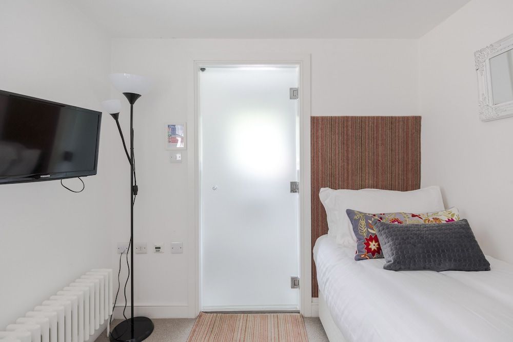 undefined 4 Berkeley Sq - YourApartment
