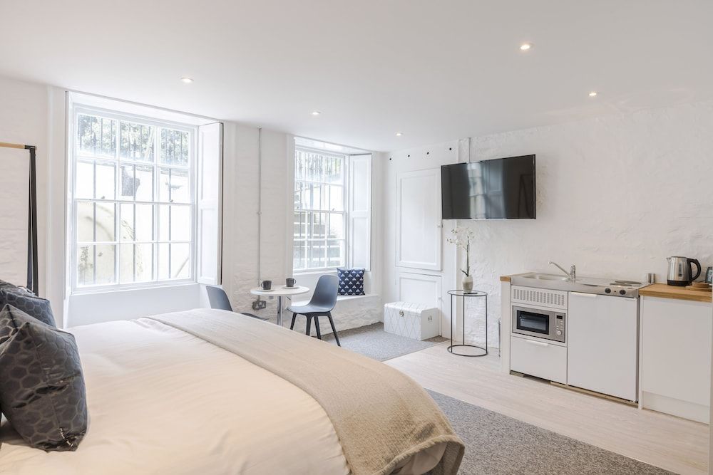 4 Berkeley Sq - YourApartment Deluxe Apartment 5