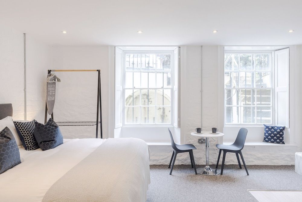 4 Berkeley Sq - YourApartment Deluxe Apartment 8