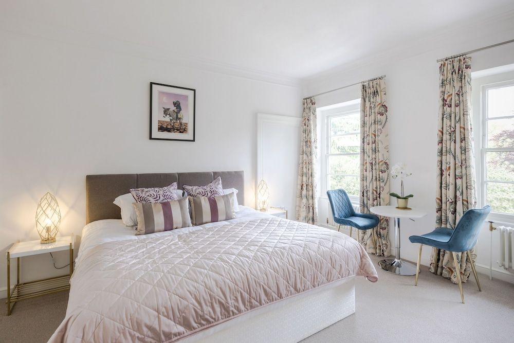 undefined 4 Berkeley Sq - YourApartment 9