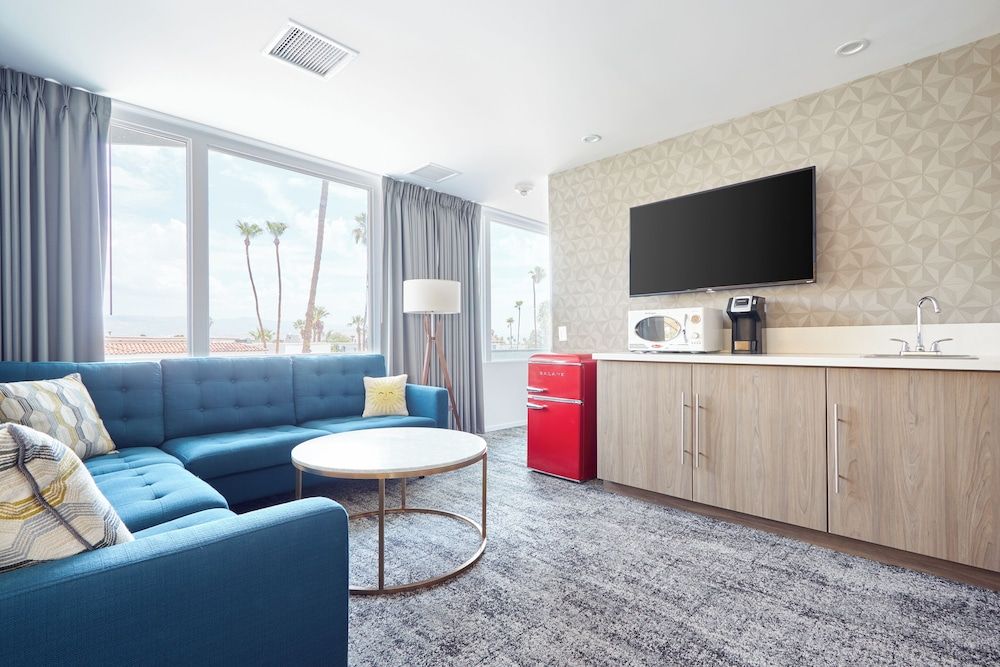Superior Suite, 1 King Bed, Balcony