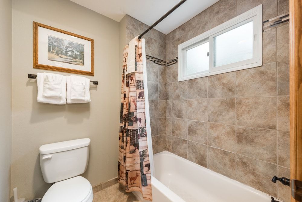 4 Seasons Inn on Fall River Executive Studio, 1 King Bed 4