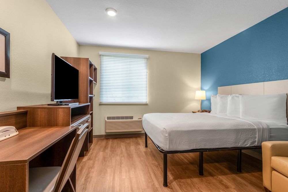 Room, 1 Queen Bed, Accessible, Non Smoking (Roll-In Shower)