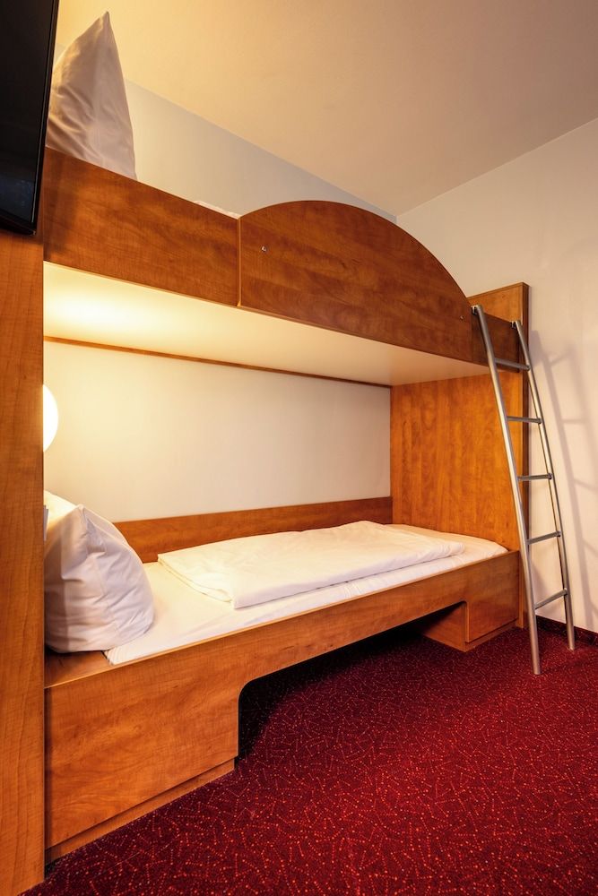 Standard Quadruple Room, Smoking