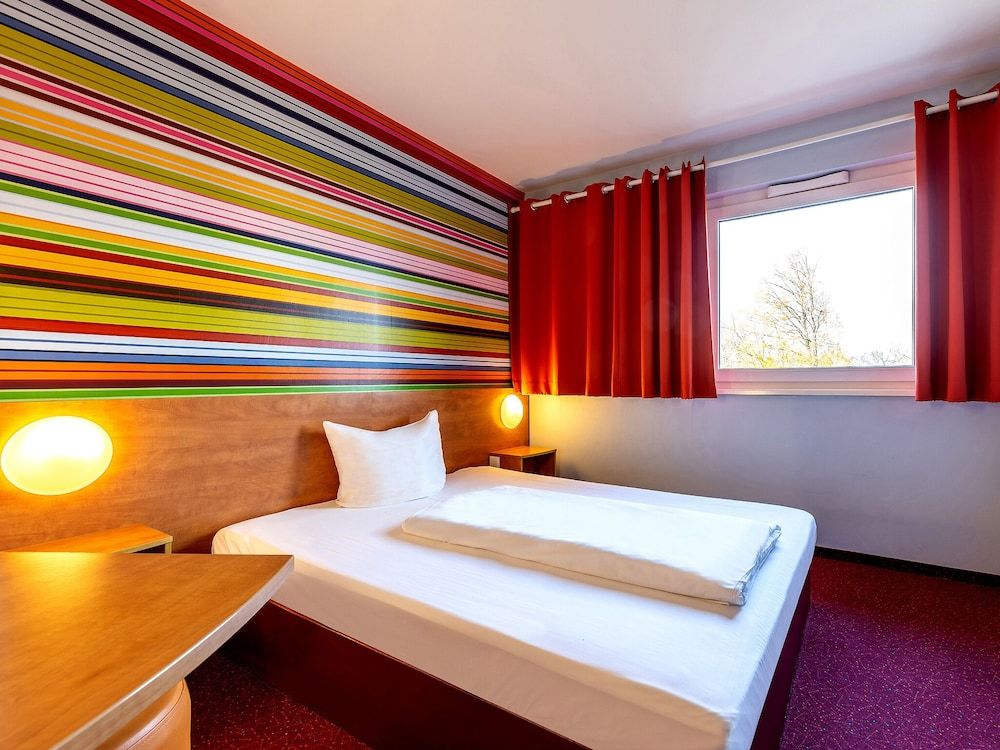 Standard Single Room, Smoking