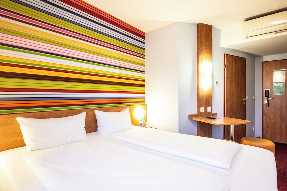 Standard Single Room, Smoking