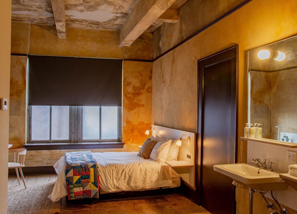 Travelers Hotel Second Floor East 2