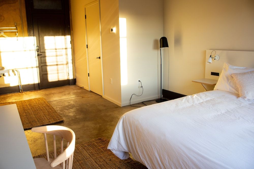 Travelers Hotel Second Floor West Plus