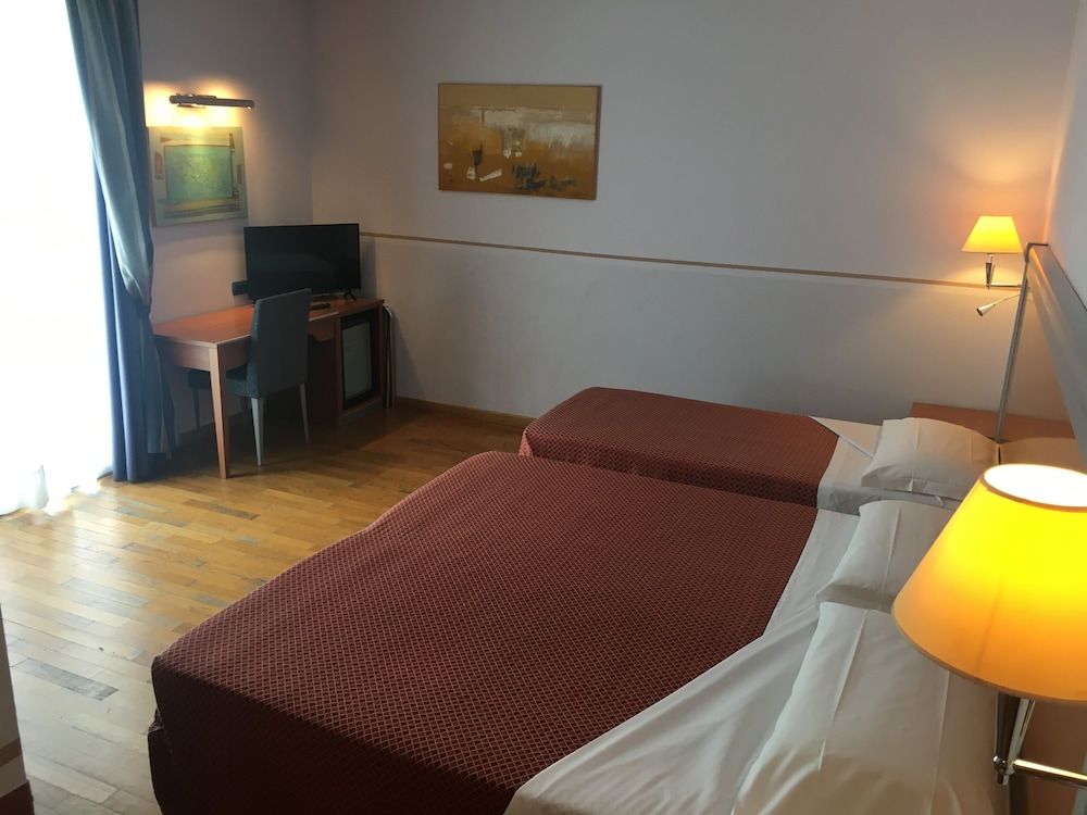 West Florence Hotel Triple Room 2