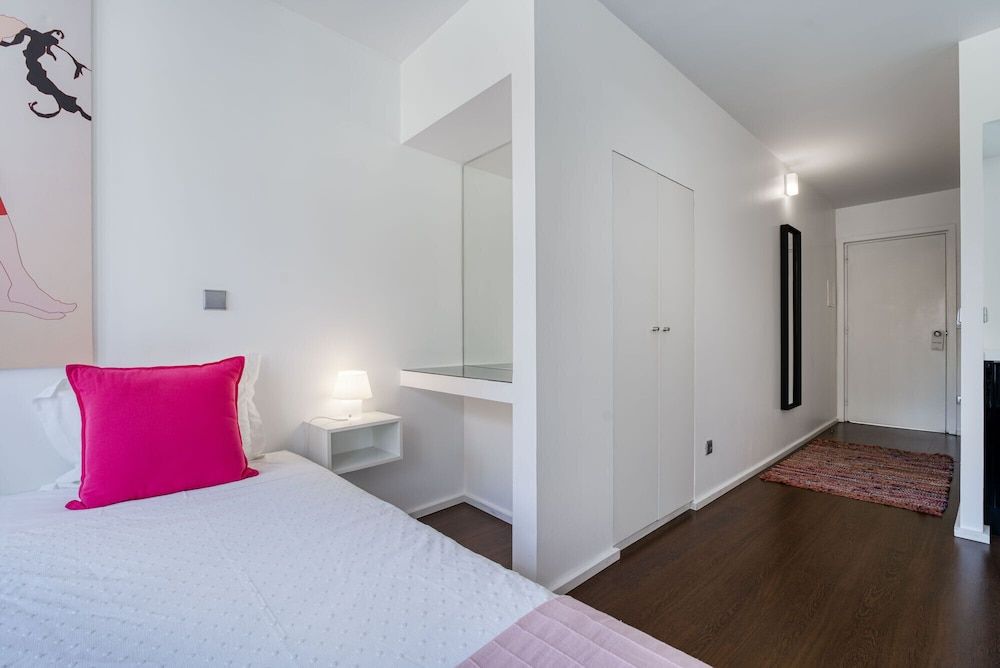 Olala Fine Arts Studios Standard Twin Room 2