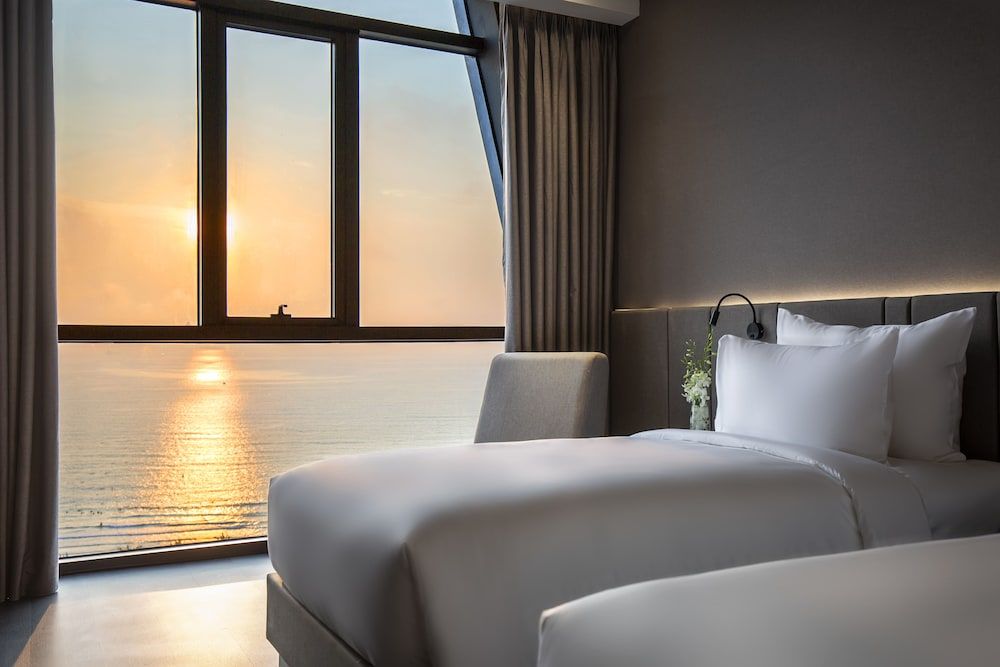 Stella Maris Beach Danang Premier Twin Room - High Floor 4