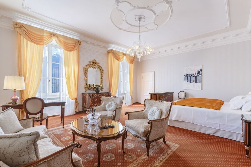 Room (Open Space Suite)