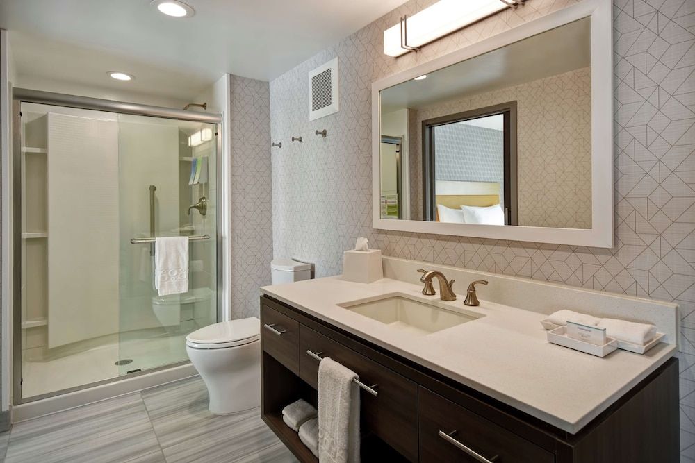 Suite, 1 King Bed, Accessible (Hearing)