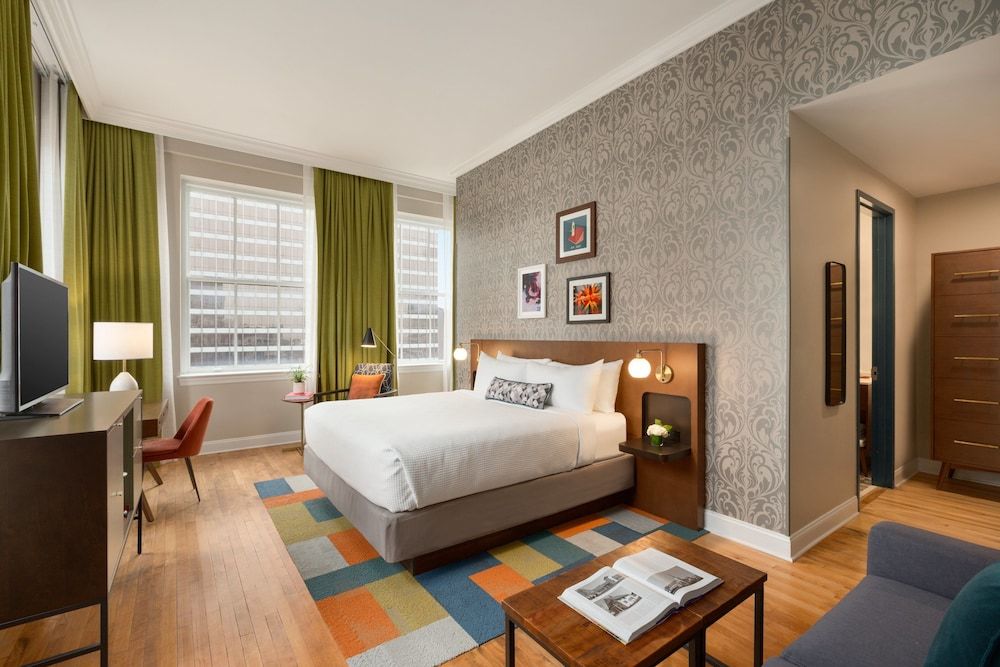 Standard Room, 1 King Bed, Mobility Accessible, Non Smoking (Communications)
