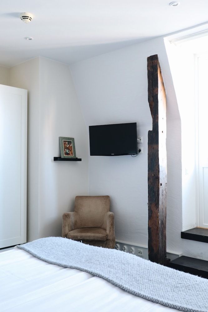 Kalk Hotel Deluxe Double Room 5