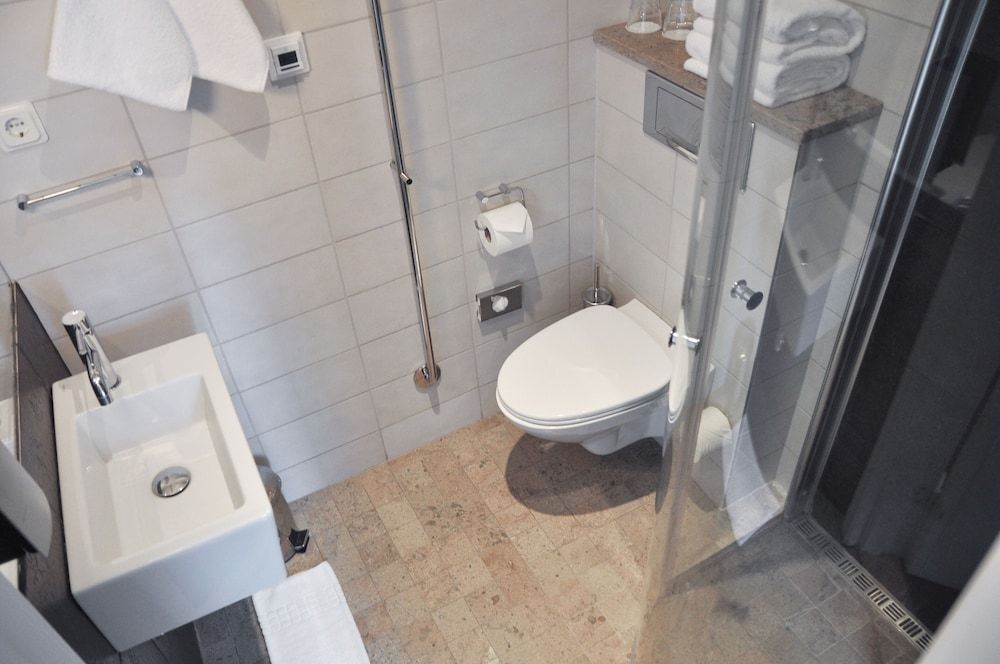 Kalk Hotel Double or Twin Room (Superior Corner) 8