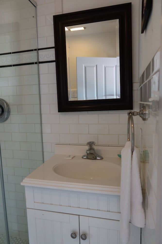 Chalfonte Hotel Queen Full Suite 4