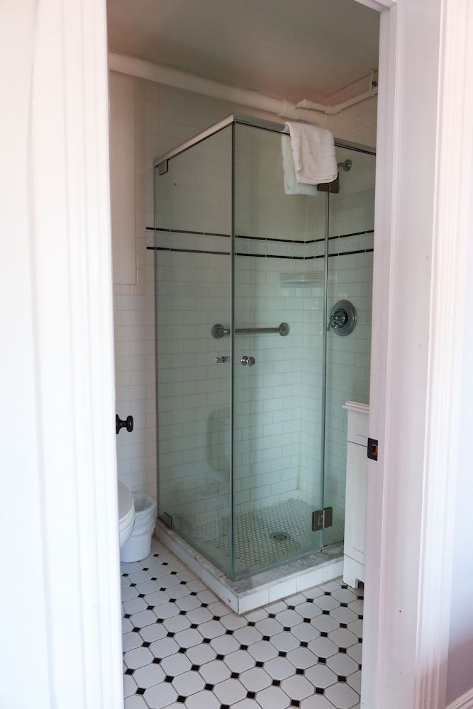 Chalfonte Hotel Queen Full Suite 3