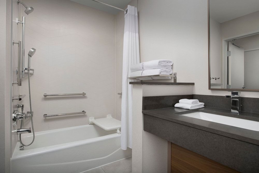 Room, 1 King Bed (Mobility Accessible, Tub)