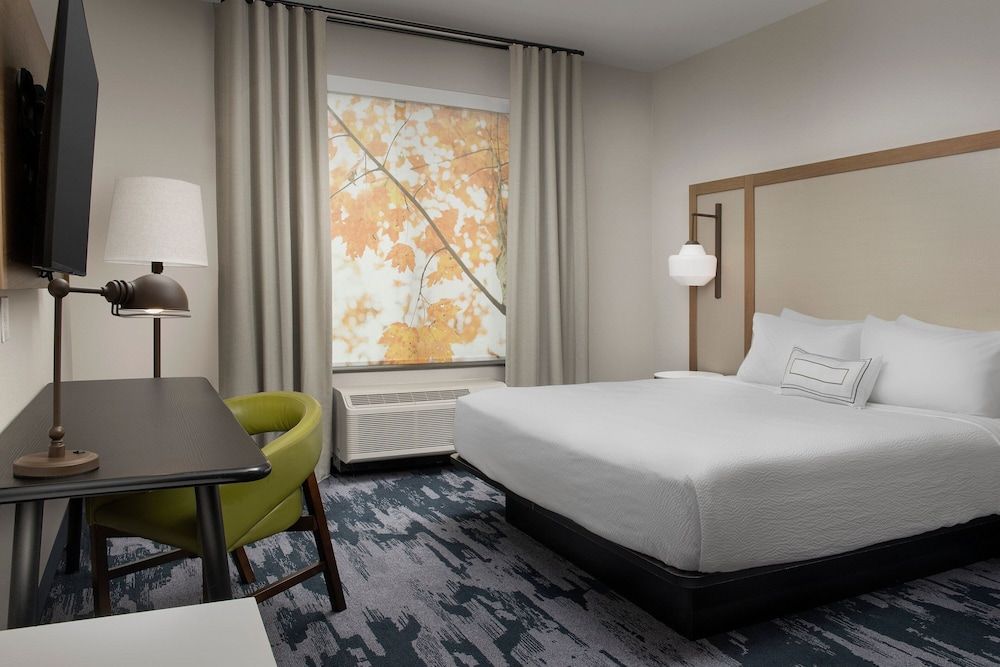 Room, 1 King Bed (Mobility Accessible, Tub)