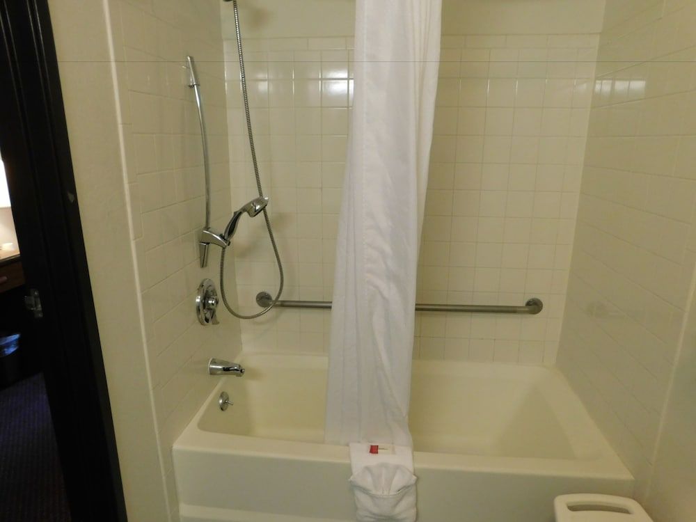 The Covered Bridge Inn Standard Room, 1 King Bed, Accessible, Refrigerator & Microwave 6