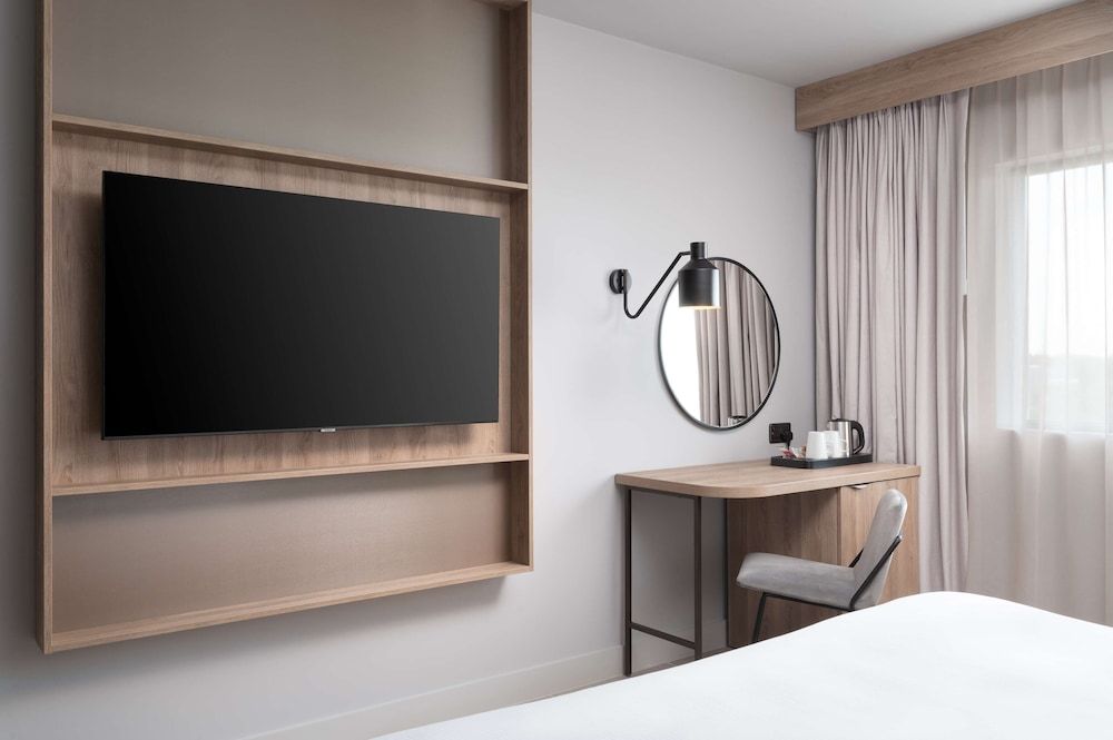 Room, 1 King Bed (Track)