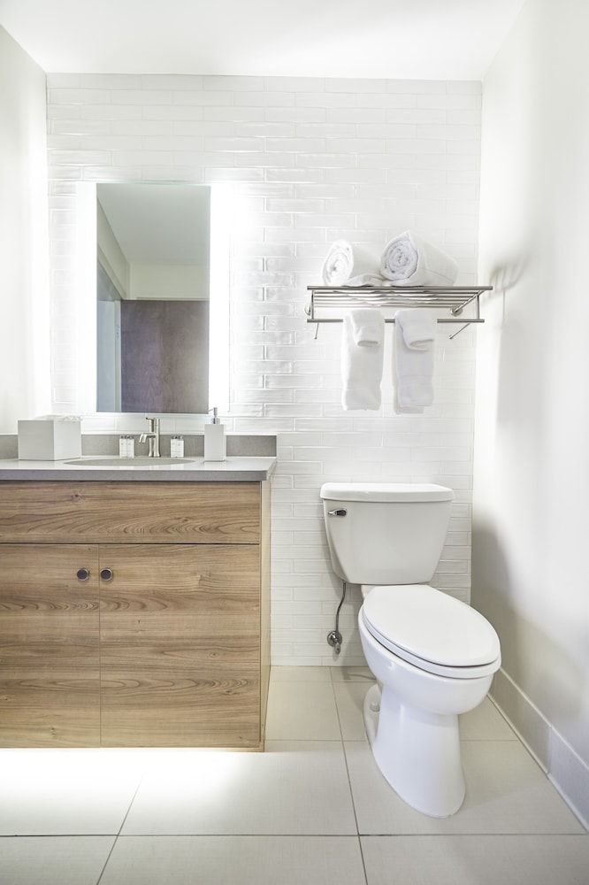 The Docent's Collection Standard Studio, 1 Queen Bed 6