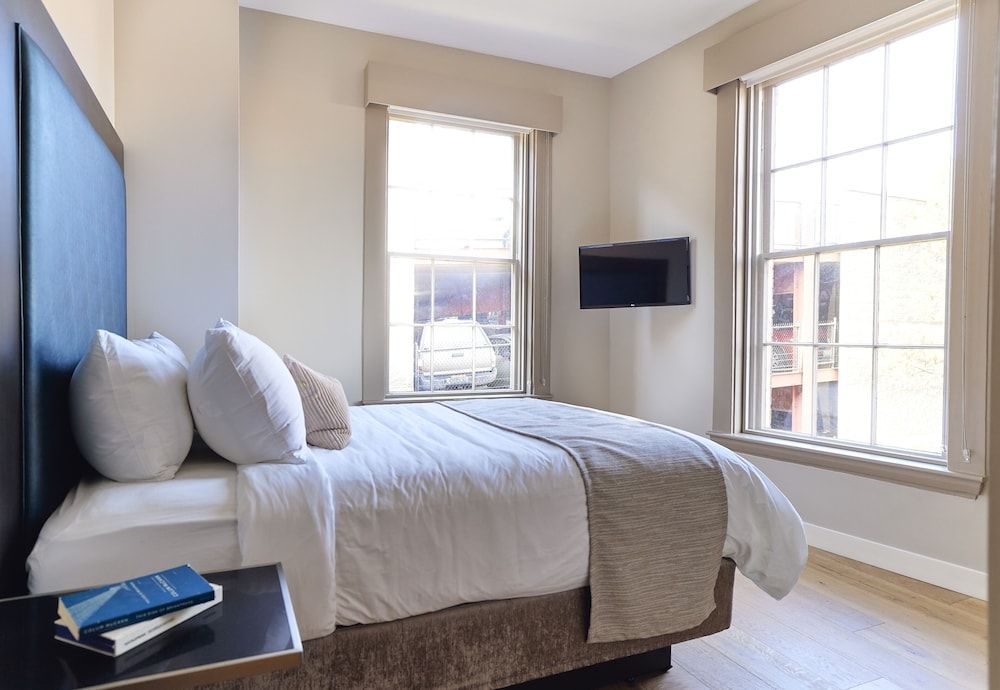 The Docent's Collection Luxury Loft, 2 Bedrooms 5