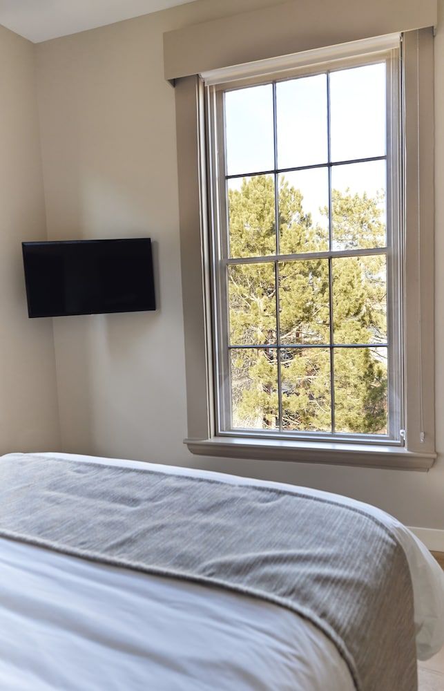 The Docent's Collection Luxury Loft, 2 Bedrooms 6