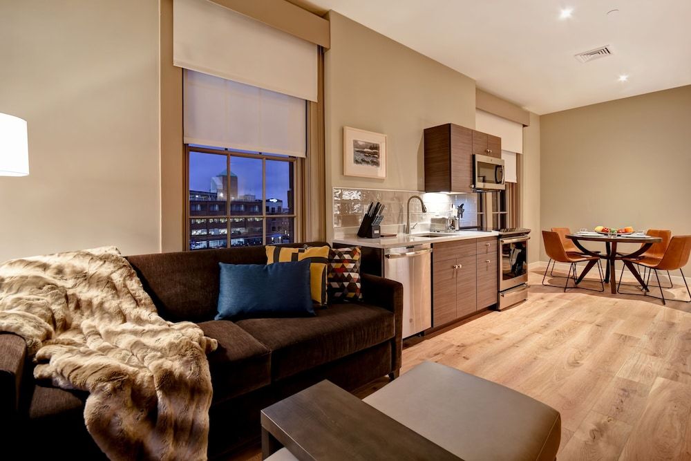 The Docent's Collection Luxury Loft, 2 Bedrooms 12