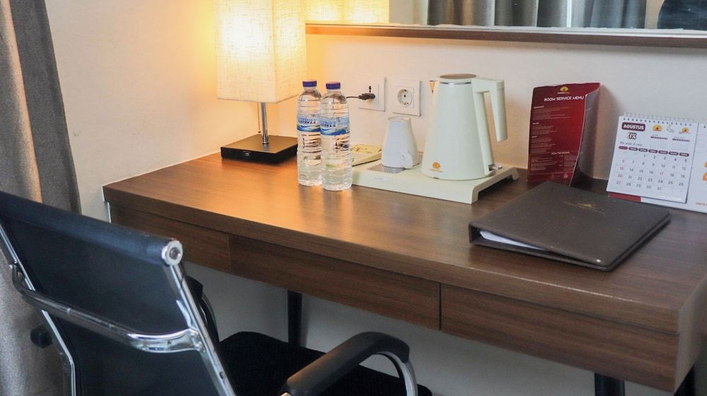 Pakons Prime Hotel Deluxe Twin Room 8