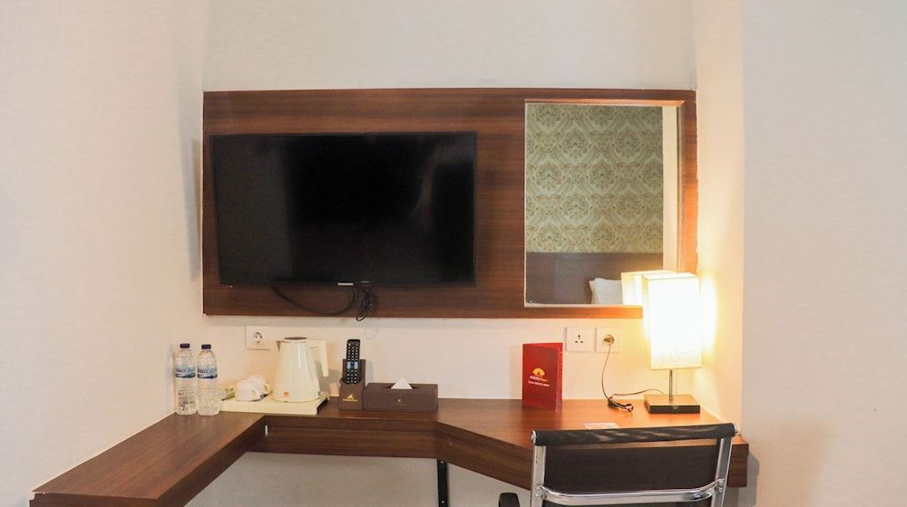 Pakons Prime Hotel Deluxe Twin Room 7