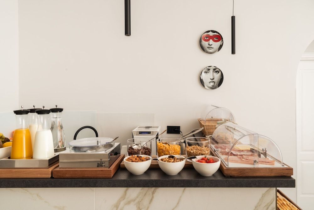 undefined The Grey 10