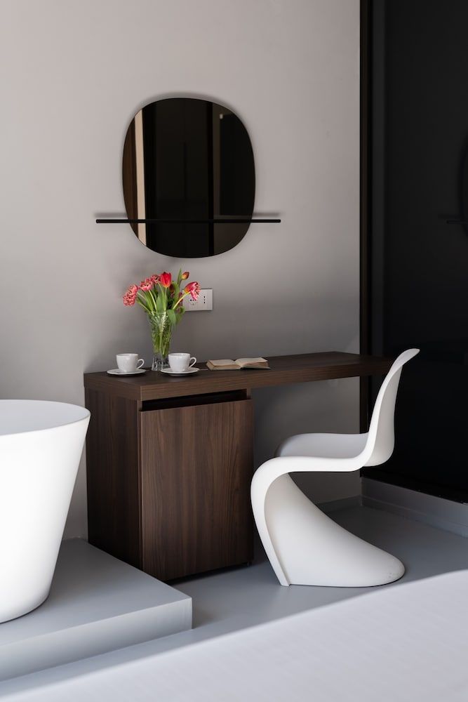 The Grey Deluxe Double Room, Balcony, City View 7