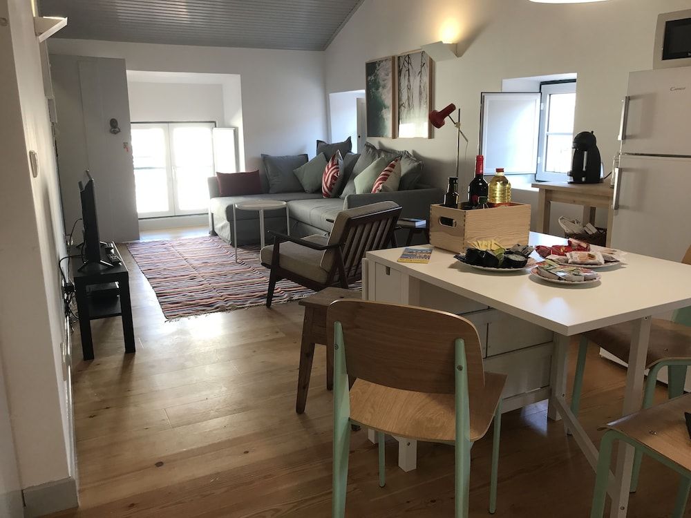 Apartments Center Bairro Alto Duplex, Mezzanine (4D) 24