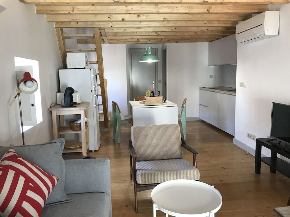 Apartments Center Bairro Alto Duplex, Mezzanine (4D) 41