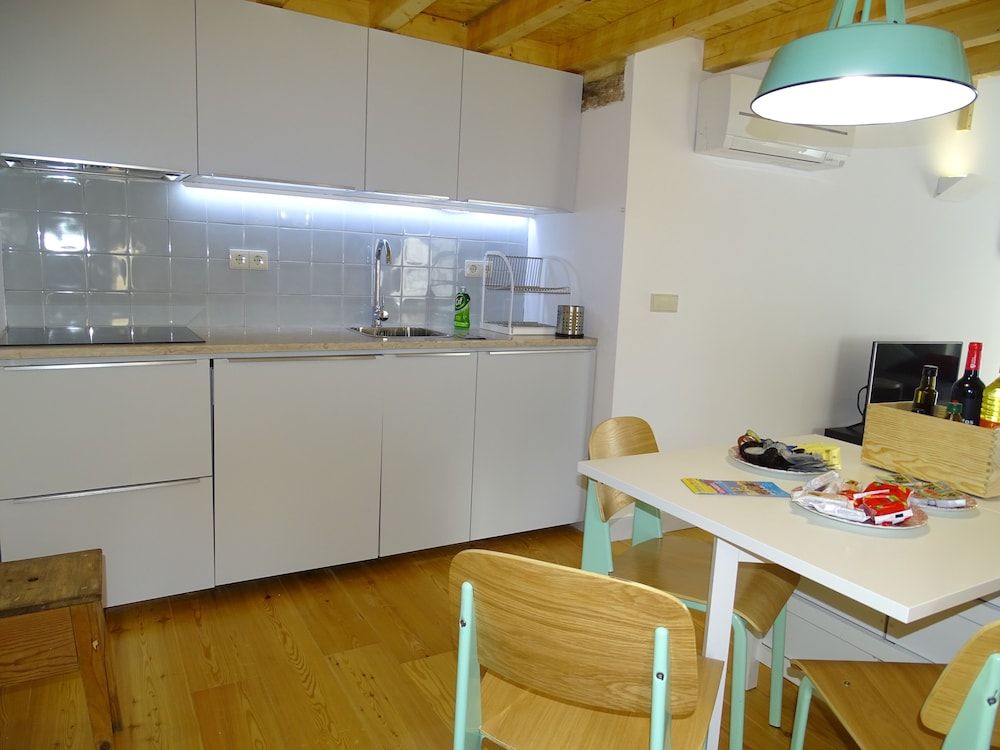 Apartments Center Bairro Alto Duplex, Mezzanine (4D) 26