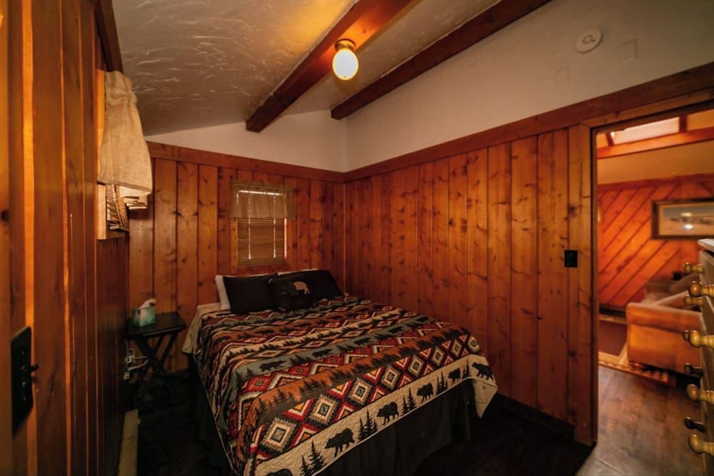 Chinook Winds Lodge Grand Teton Cabin (C2)