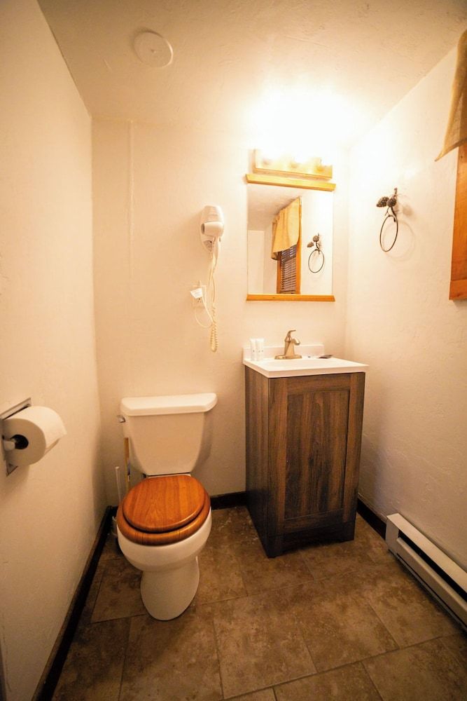 Chinook Winds Lodge Grand Teton Cabin (C2) 2