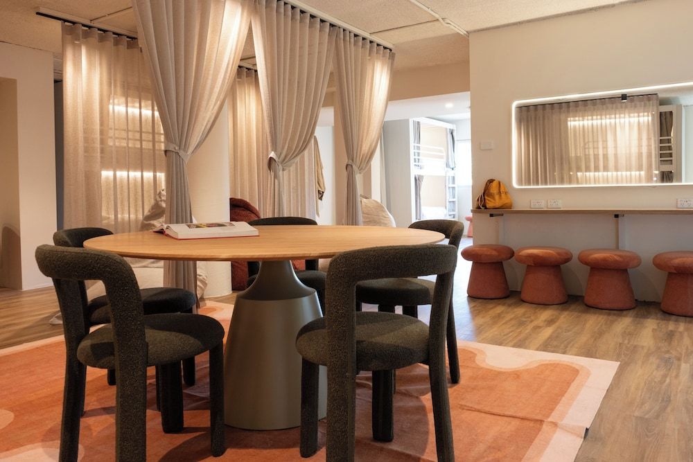 Entire Superior 8 Bed Ensuite Dorm
