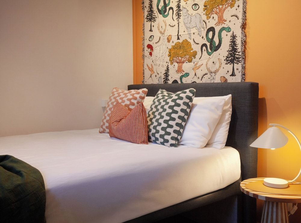 Private Queen Room