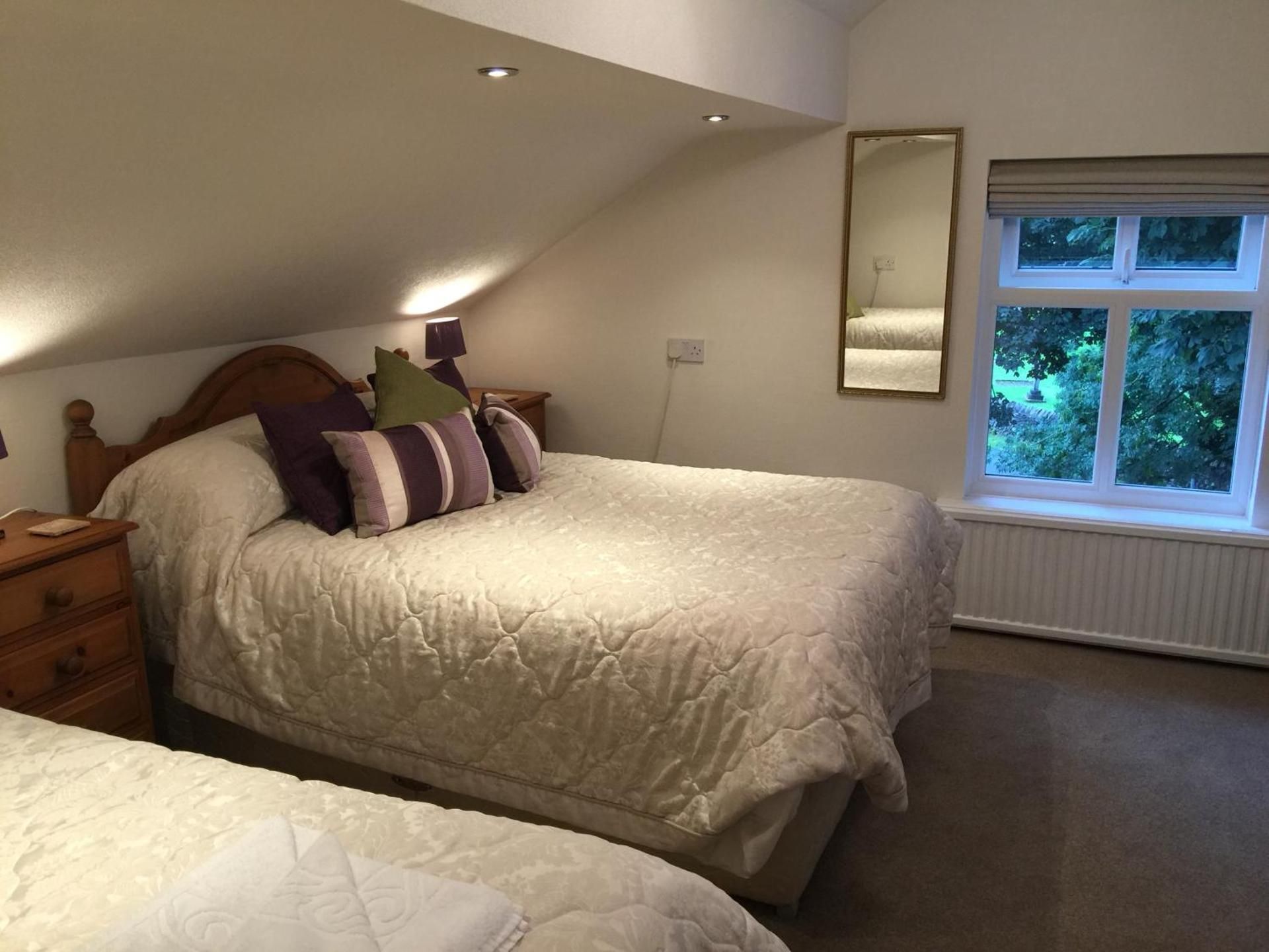 2nd Floor Large Double or Twin Room