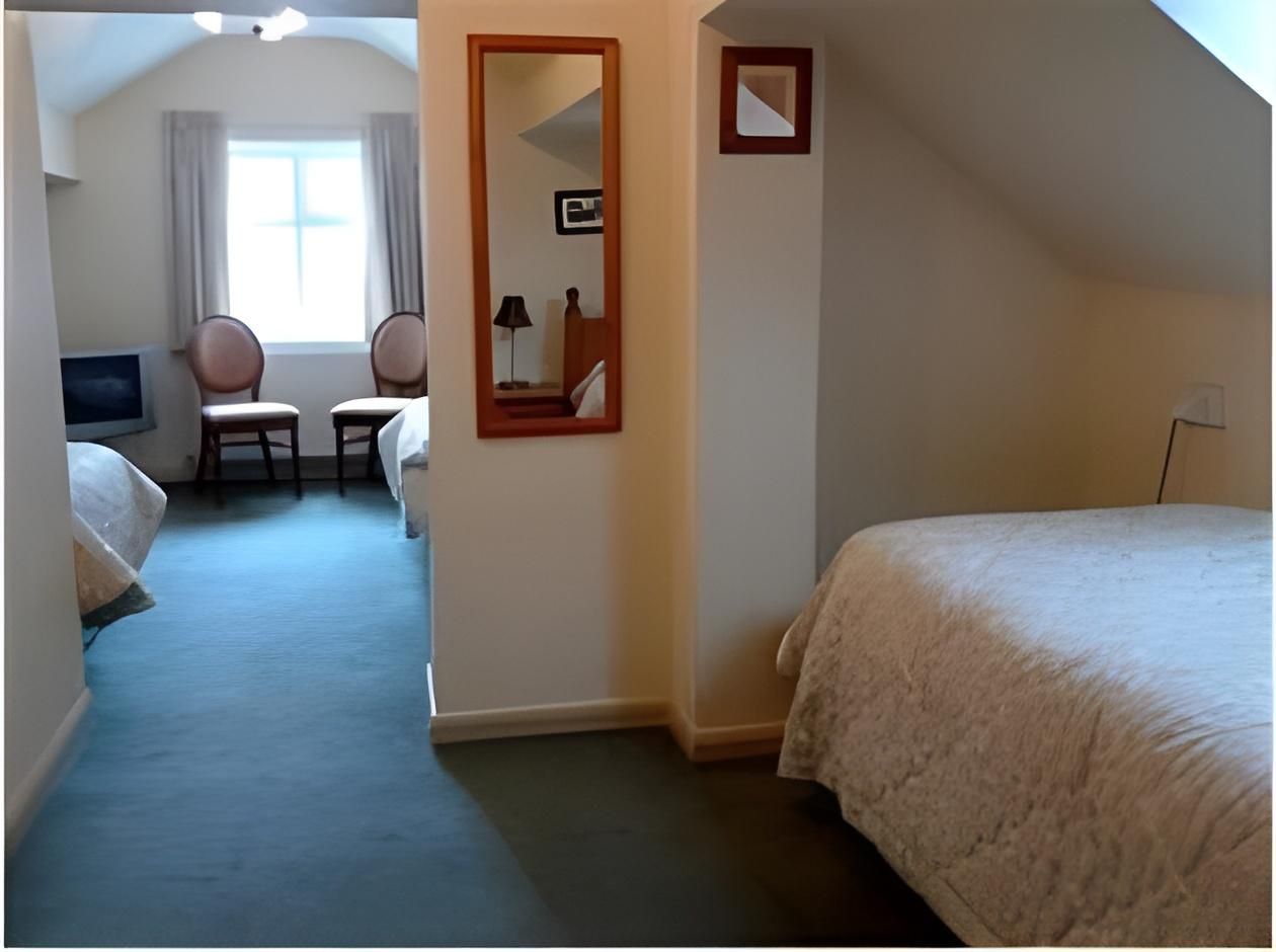 Family Room (2 Adults + 1 Child)