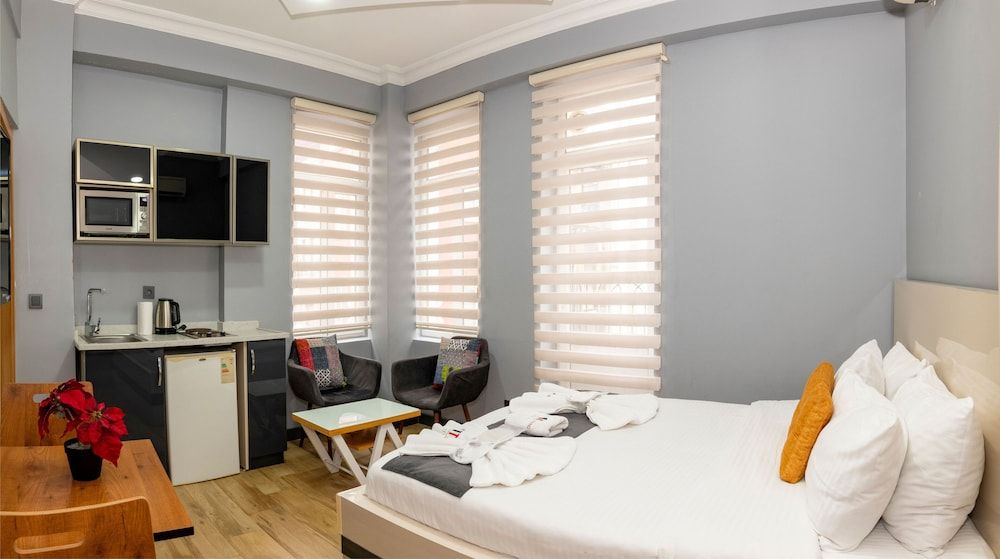 Butterfly Suites B) Standard Suite