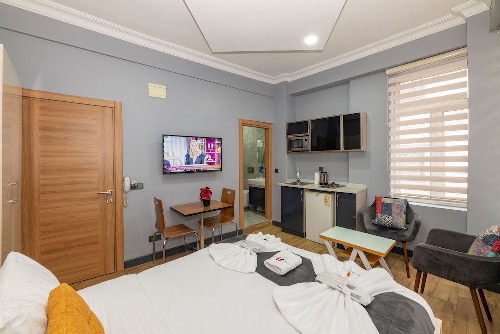 Butterfly Suites B) Standard Suite 4