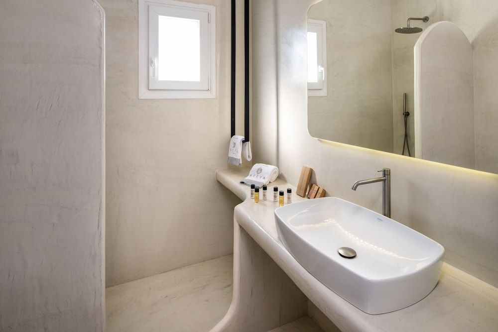 Aelia Luxury Suites Junior Suite, Pool View 4